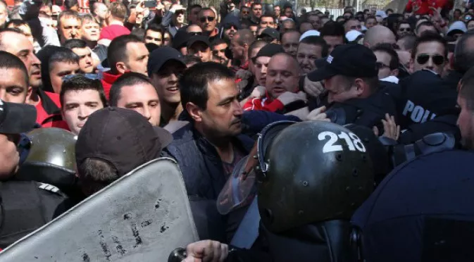 Арестуваха фенове на ЦСКА, нападнали семейство в Разград