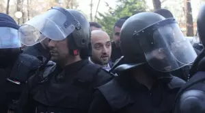 {{ otherArticle[0].article.title }}