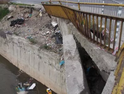 Рушащ се мост поема голяма част от трафика във Варна