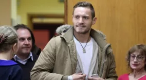 {{ otherArticle[0].article.title }}