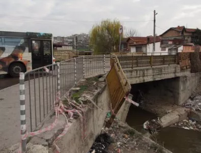 В Карнобат взимат мерки за възстановяване на разрушен мост край село Смолник