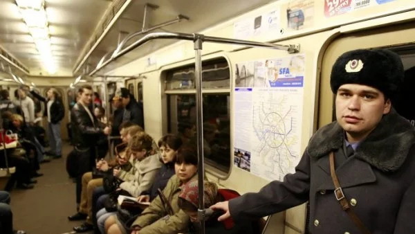 Затвориха три станции на метрото в Санкт Петербург заради анонимен сигнал