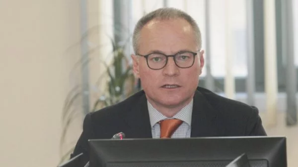 Лозан Панов иска от президента разследване на скандала ЦУМгейт