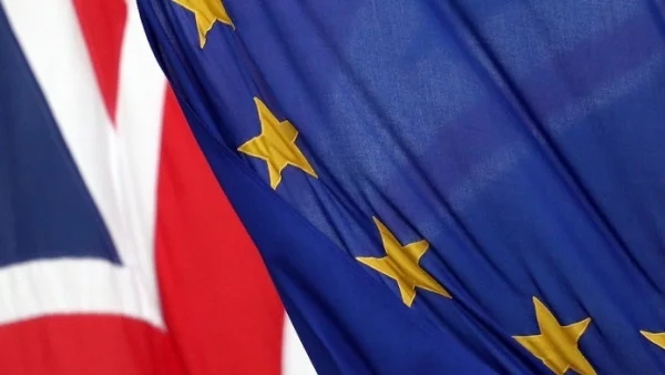 Brexit забави растежа на сектора на услугите във Великобритания