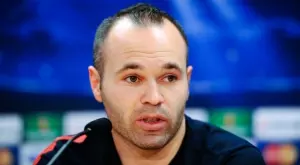 СНИМКИ: Иниеста получи гола стауя като признание за златния си гол