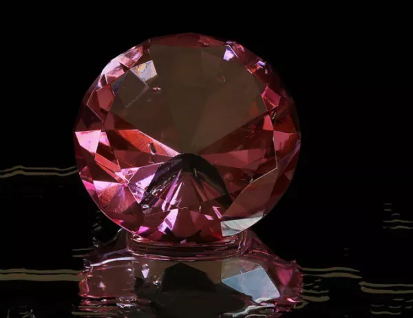 Изключително рядък розов диамант отива на търг