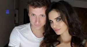 {{ otherArticle[0].article.title }}