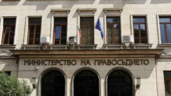 Правосъдното министерство иска по-леки условия за българско гражданство
