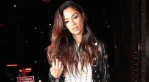 Никол пак се напи и разголи, този път на парти в пустинята (СНИМКИ)