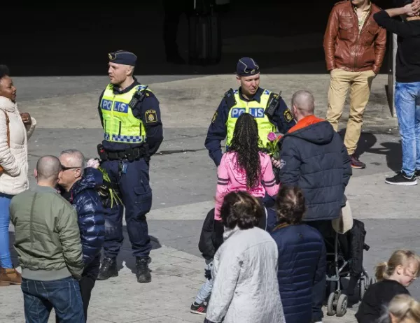 Намушкаха полицай на оживен площад в Стокхом