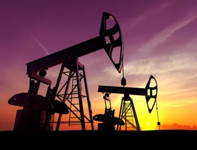 Цената на петрола е напът да запише най-големия месечен срив от началото на пандемията