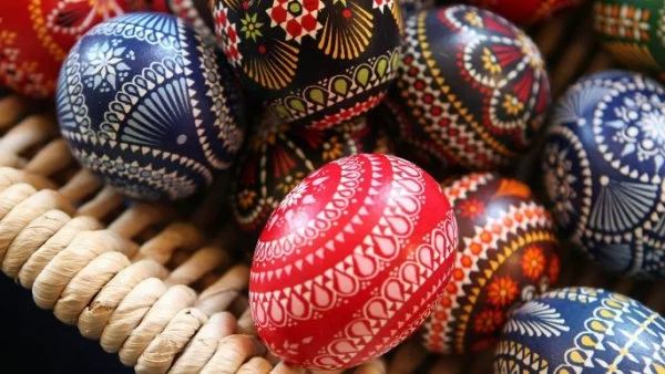 Когато боядисваме яйцето в червено му даваме апотропейна сила