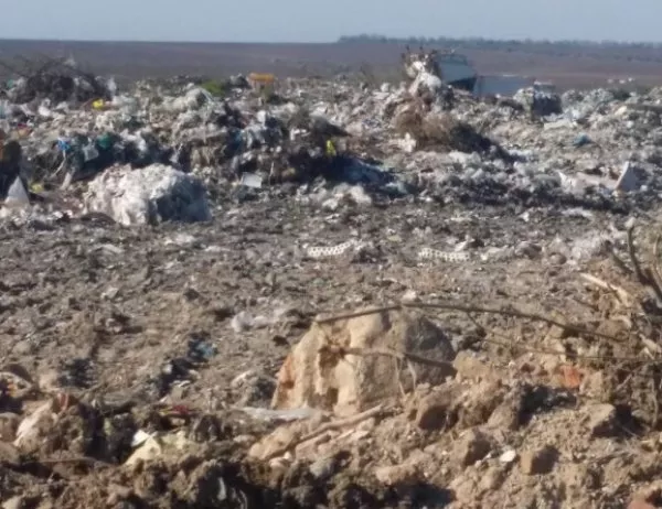 Граждански сигнали: Община Свищов ползва депо за отпадъци, което би трябвало да е затворено