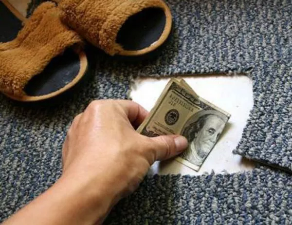 14-те най-добри места за криене на пари вкъщи