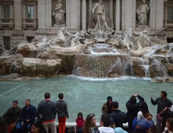 Българка се топна във фонтан в Рим, глобиха я 500 евро
