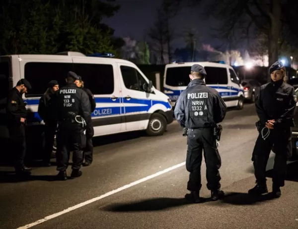 В Германия арестуваха мъж, пробвал да гази мигранти