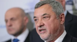Симеонов не отговори дали икономическият министър е човек на Пеевски