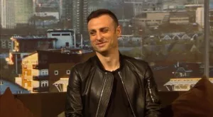 Бербатов посети посолството, преди да се присъедини към Керала Бластърс (СНИМКИ)