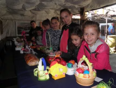 Детска изложба на яйца и козунаци зарадва евросело в Благоевградско
