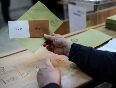 ЕК настоява Турция да разследва съмненията около референдума