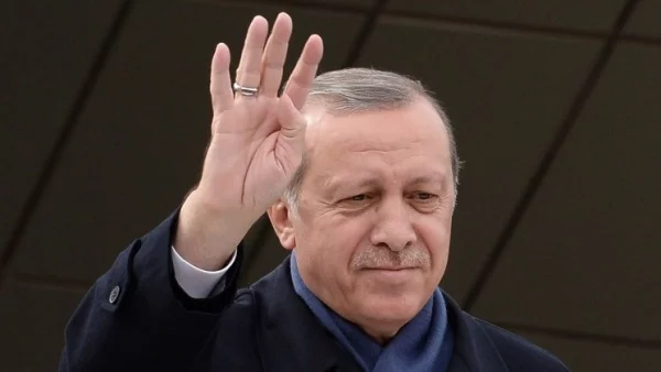 Ердоган пристигна в Сърбия, Белград изглежда сякаш под обсада