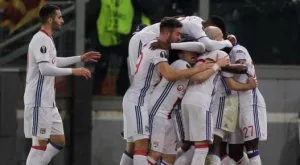 Прекратиха мач във Франция след като фенове нападнаха играчи на Лион (ВИДЕО)