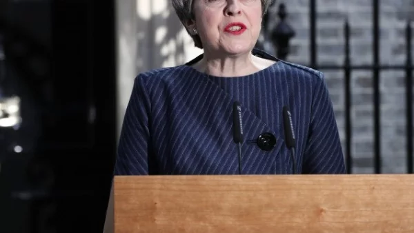 Тереза Мей свика извънредно заседание след експлозията в лондонското метро