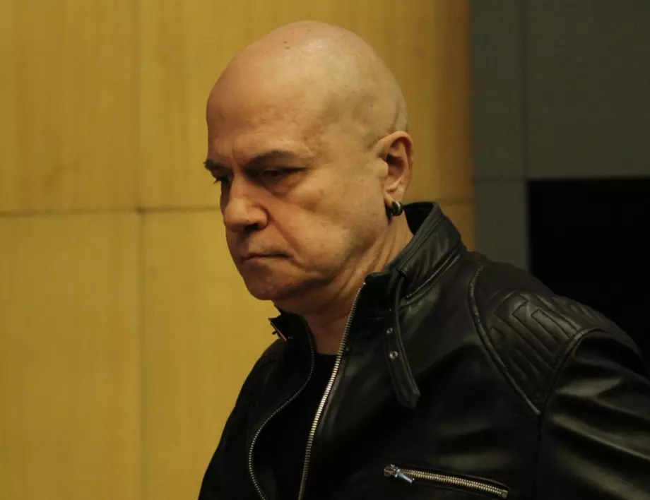 Медиана: Партията на Слави Трифонов е първа, ГЕРБ и БСП са с изравнени позиции