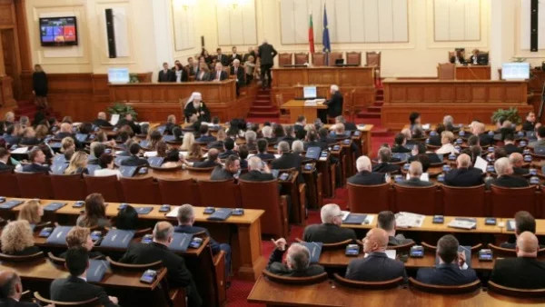 Депутатите изслушват Мирослав Боршош и Деница Златева за НДК
