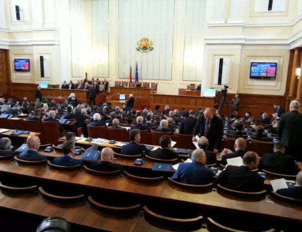 Депутатите гледат ветото на президента върху Антикорупционния закон