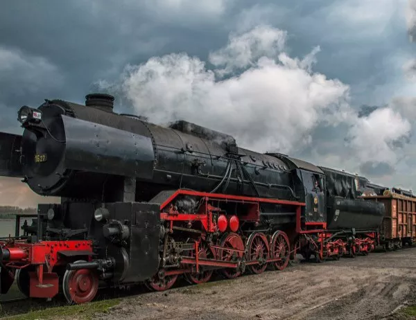 БДЖ отчете огромен интерес към атракционните пътувания с парен локомотив по линията София - Банкя