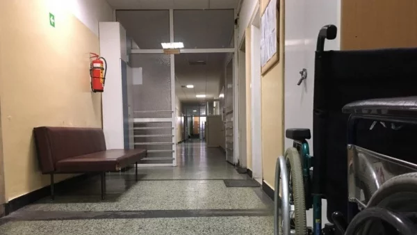 Шофьор блъсна 8-годишно момиче с бебе в ръце