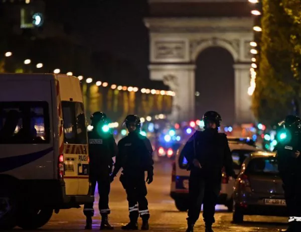 Вторият заподозрян за стрелбата в Париж се е предал на полицията