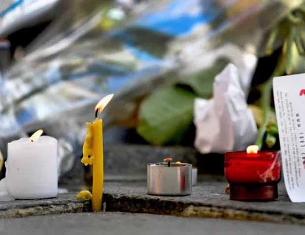  Франция се сбогува с убития на „Шанз-Елизе“ полицейски служител