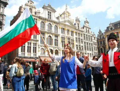 Евродепутатът Ева Майдел поведе Голямото българско хоро в Брюксел