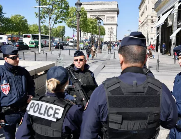 Париж започва разследване за тероризъм след днешната атака