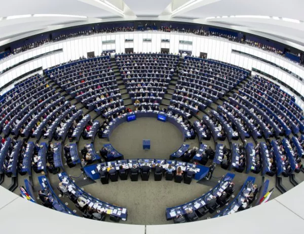 ЕП настоява за по-силна киберотбрана в ЕС и по-тесни връзки с НАТО