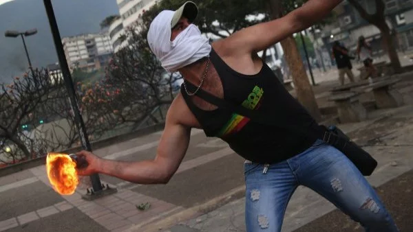 Студентски лидер е бил застрелян във Венецуела