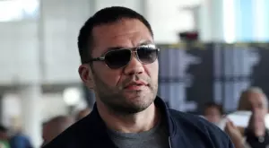 {{ otherArticle[0].article.title }}