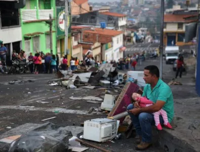 Американски военни самолети с хуманитарна помощ кацнаха в Колумбия