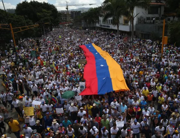 САЩ продължават със санкциите срещу Венецуела, Гуайдо и Мадуро с нови обещания