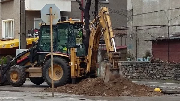 Непредвидено водопроводът по обходния път на Асенoвград глътна двойно повече пари