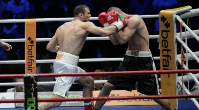 Тервел Пулев със седми пореден нокаут и седма поредна победа в професионалния бокс (ВИДЕО)