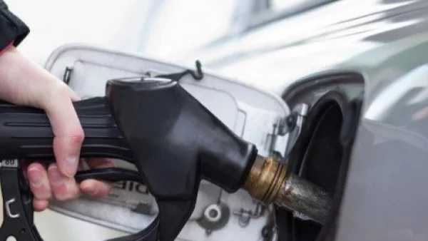 Цената на бензина в КНДР се е увеличила три пъти 