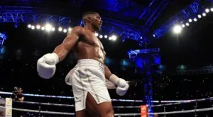 Излизането на боксьорите: Доброто (A.J.) срещу Злото (Поветкин)