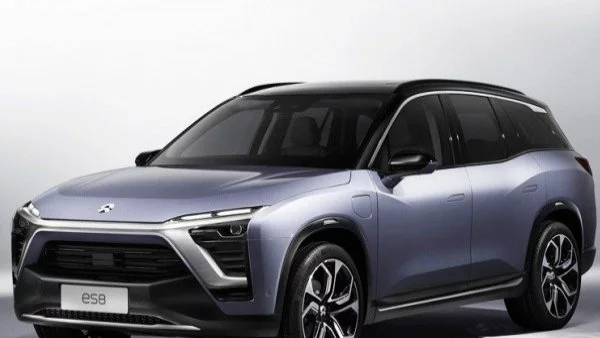 Алуминиевият Nio ES8 се изправя срещу Тесла Model X