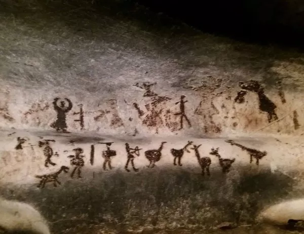 Неизвестни са съсипали уникални скални рисунки в Магурата (СНИМКА)