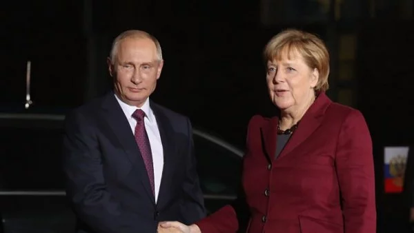 Путин призова Меркел за сътрудничество, тя него - за защита на хомосексуалистите