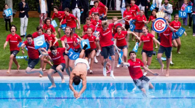 Надал отпразнува титлата в Барселона със скок в басейн, но нещата се объркаха (ВИДЕО)