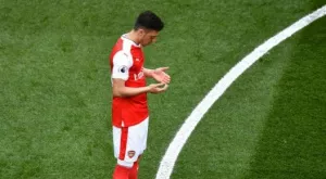 Барселона взима Йозил срещу смешна трансферна сума